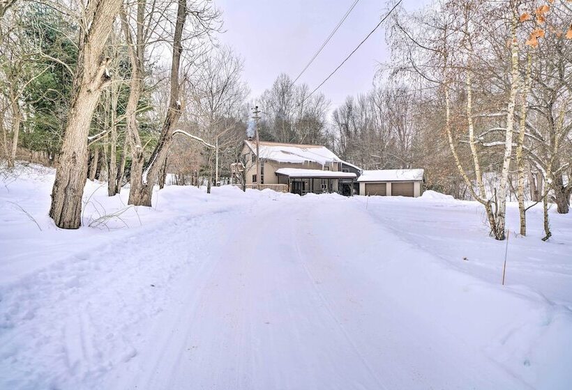 Country Escape W/ Fire Pit Near French Creek!