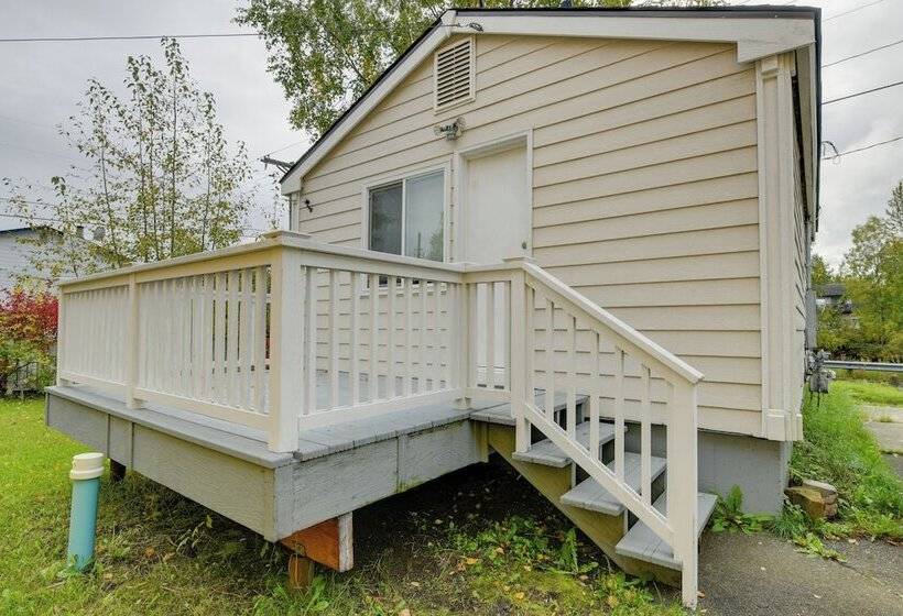 Cozy Anchorage Retreat < 4 Mi To Downtown!