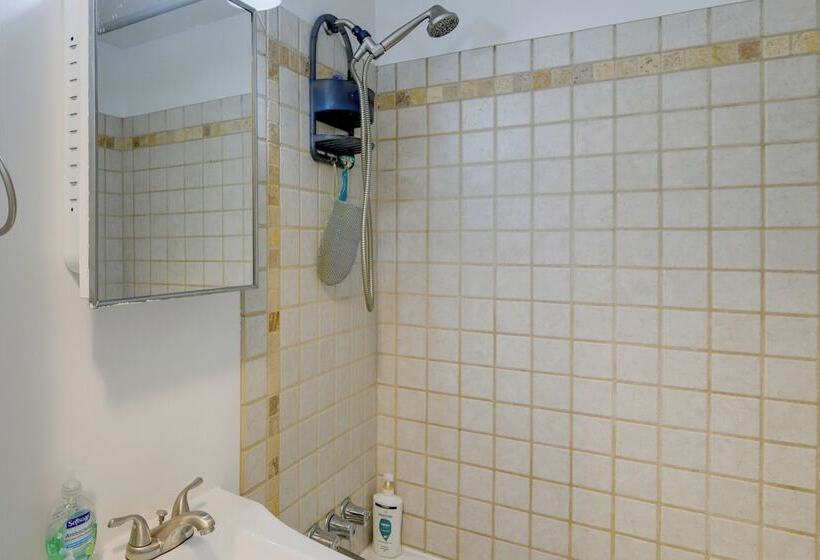 Cozy Anchorage Retreat < 4 Mi To Downtown!