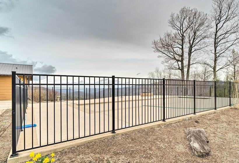 Cozy Burnsville Cabin W/ Deck & Mountain Views