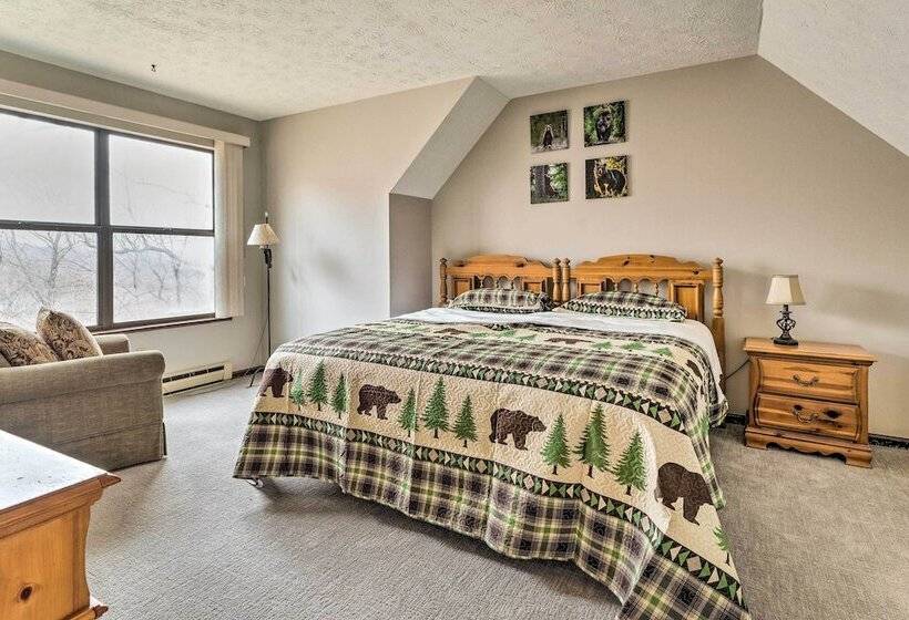 Cozy Burnsville Cabin W/ Deck & Mountain Views