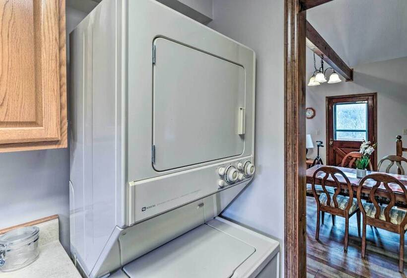 Cozy Burnsville Cabin W/ Deck & Mountain Views