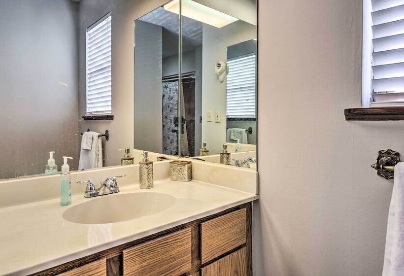 Cozy Burnsville Cabin W/ Deck & Mountain Views