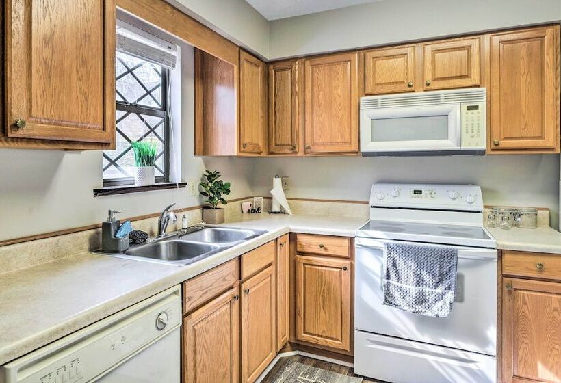 Cozy Burnsville Cabin W/ Deck & Mountain Views