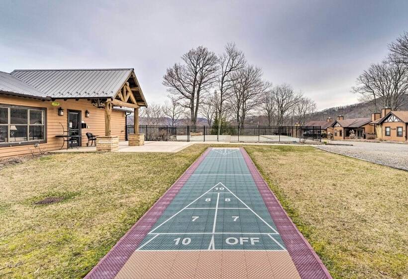 Cozy Burnsville Cabin W/ Deck & Mountain Views