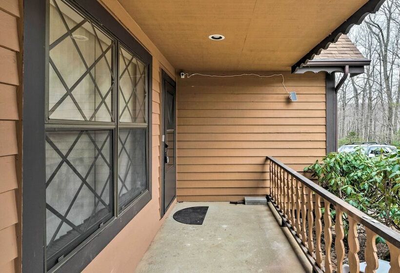 Cozy Burnsville Cabin W/ Deck & Mountain Views