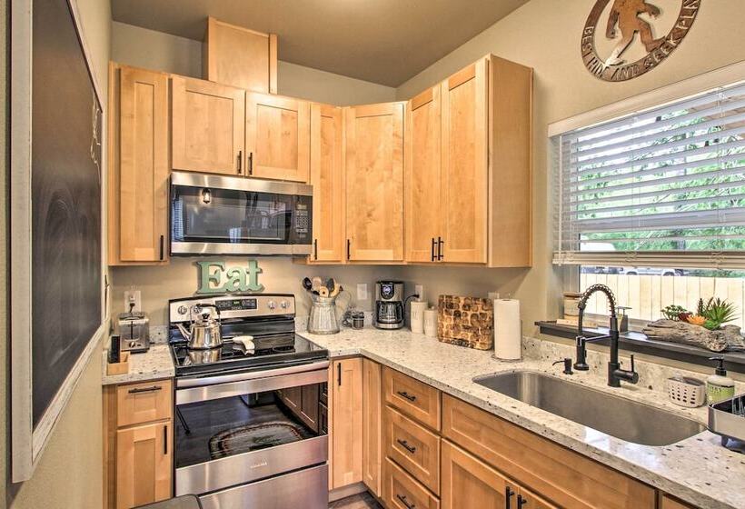 Cozy Cabin   5 Miles To Mt Rainier National Park!