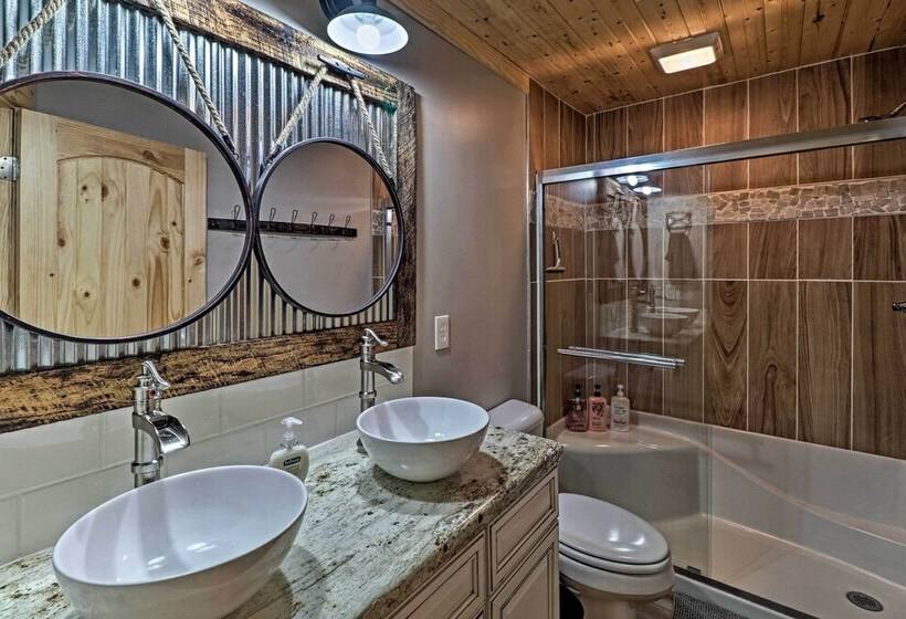 Cozy Cabin W/ Backyard Oasis: 11 Mi To Marina