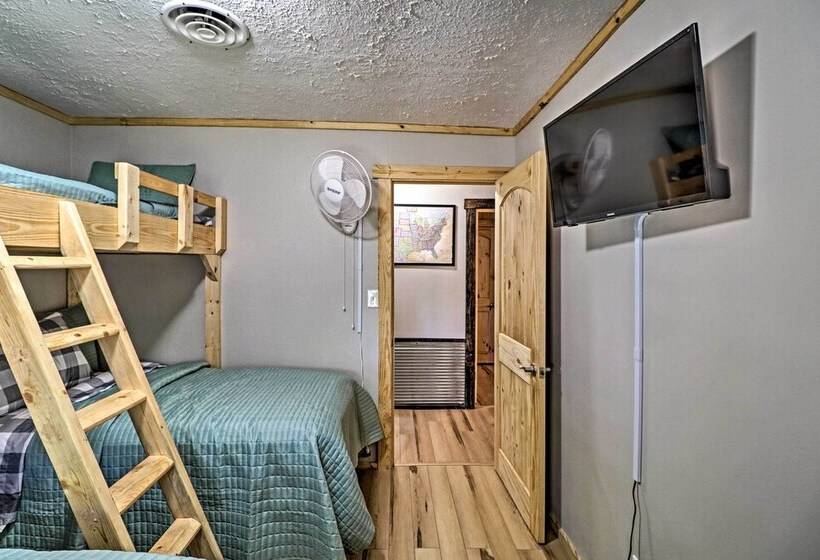 Cozy Cabin W/ Backyard Oasis: 11 Mi To Marina