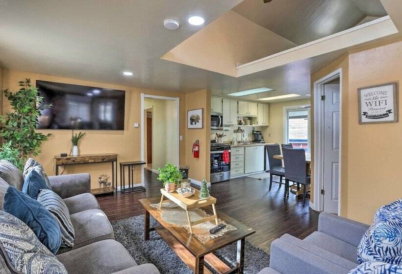 Cozy Cabin W/ Deck  Near Lake Arrowhead!