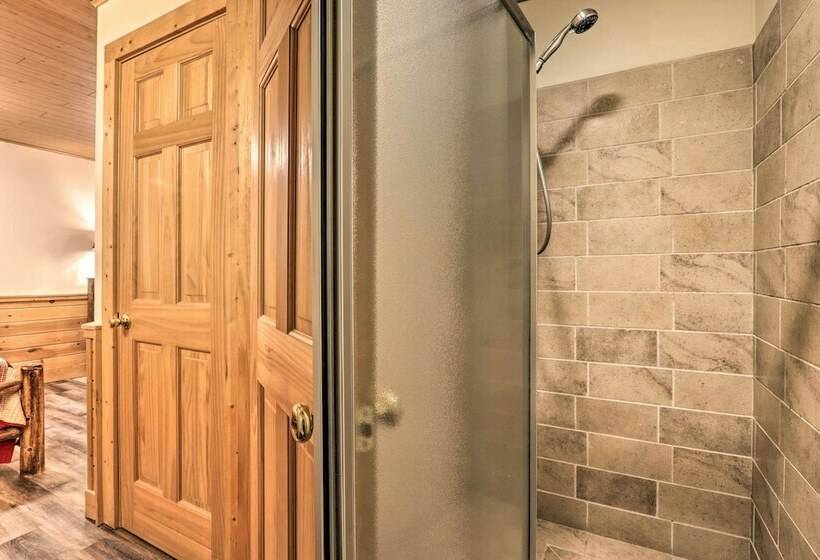 Cozy Cabin W/ Hot Tub In The Heart Of Pigeon Forge