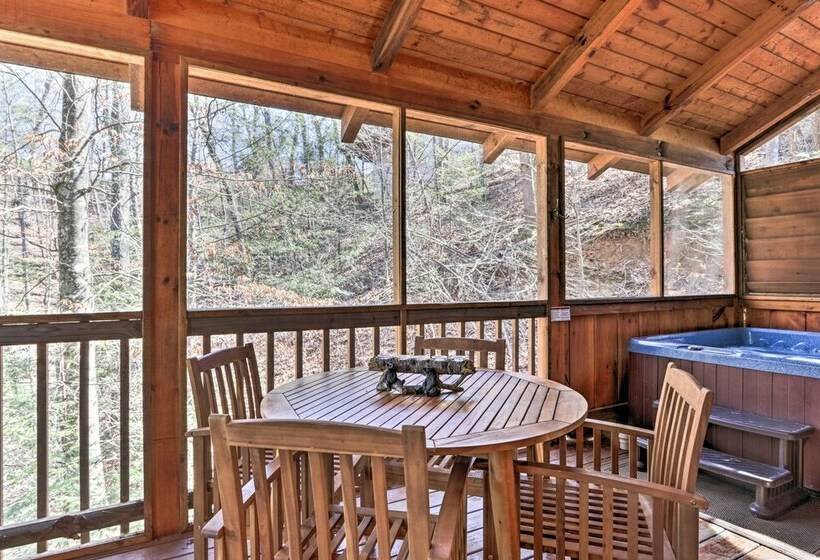 Cozy Cabin W/ Hot Tub In The Heart Of Pigeon Forge