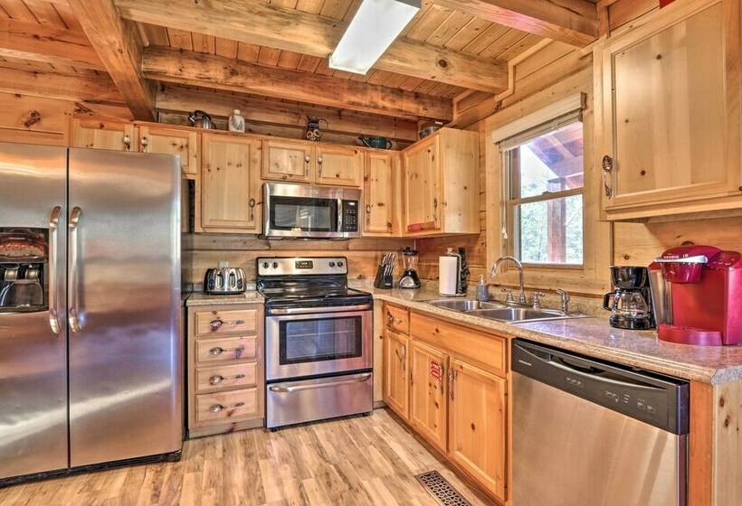 Cozy Cabin W/ Hot Tub In The Heart Of Pigeon Forge
