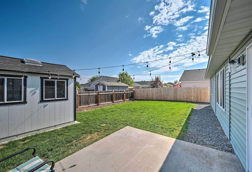 Cozy Caldwell Abode W/ Hot Tub ~ 3 Mi To Dtwn