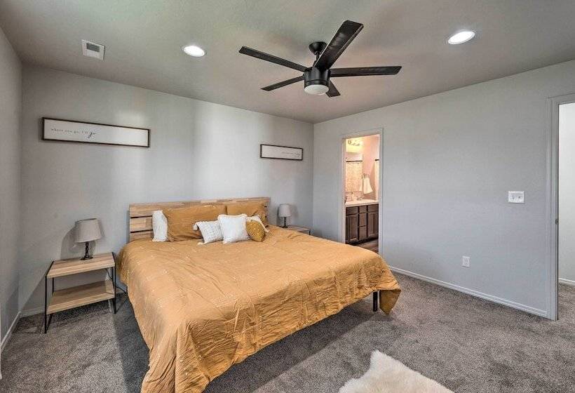 Cozy Caldwell Abode W/ Hot Tub ~ 3 Mi To Dtwn