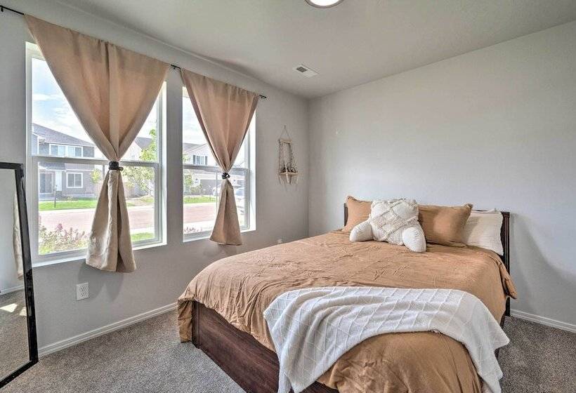 Cozy Caldwell Abode W/ Hot Tub ~ 3 Mi To Dtwn