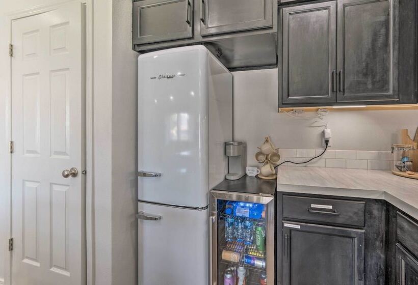 Cozy Caldwell Abode W/ Hot Tub ~ 3 Mi To Dtwn