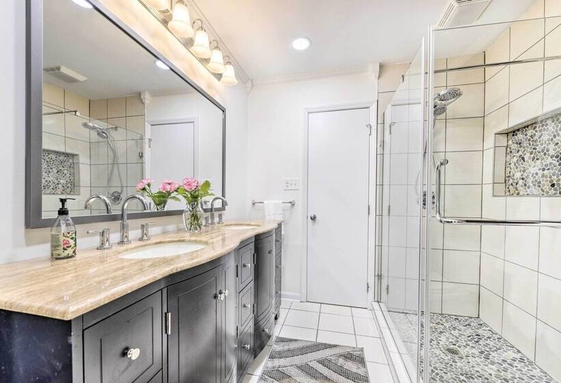 Cozy Cary Abode ~ 10 Mi To Downtown Raleigh!