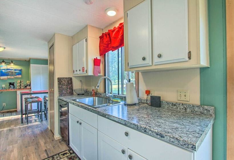 Cozy Chiloquin Retreat < 30 Mi To Crater Lake!