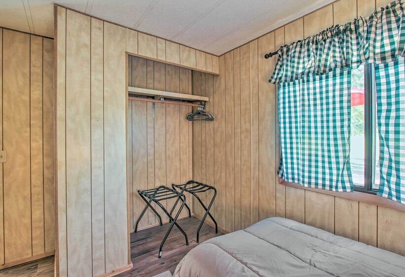 Cozy Chiloquin Retreat < 30 Mi To Crater Lake!