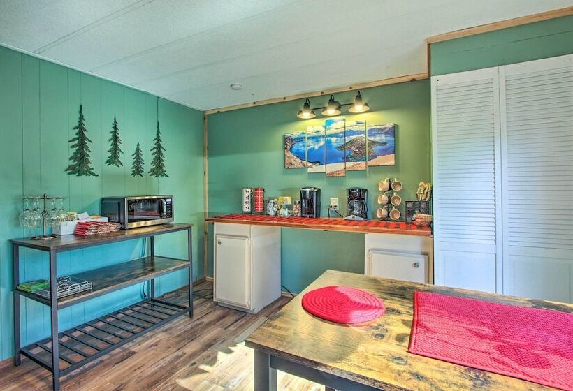 Cozy Chiloquin Retreat < 30 Mi To Crater Lake!