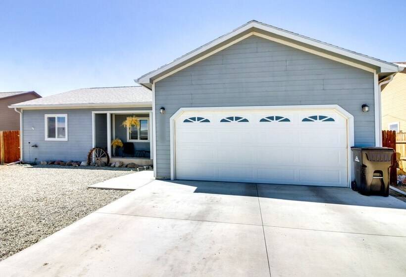 Cozy Colorado Retreat W/ Patio, Grill & Fire Pit!