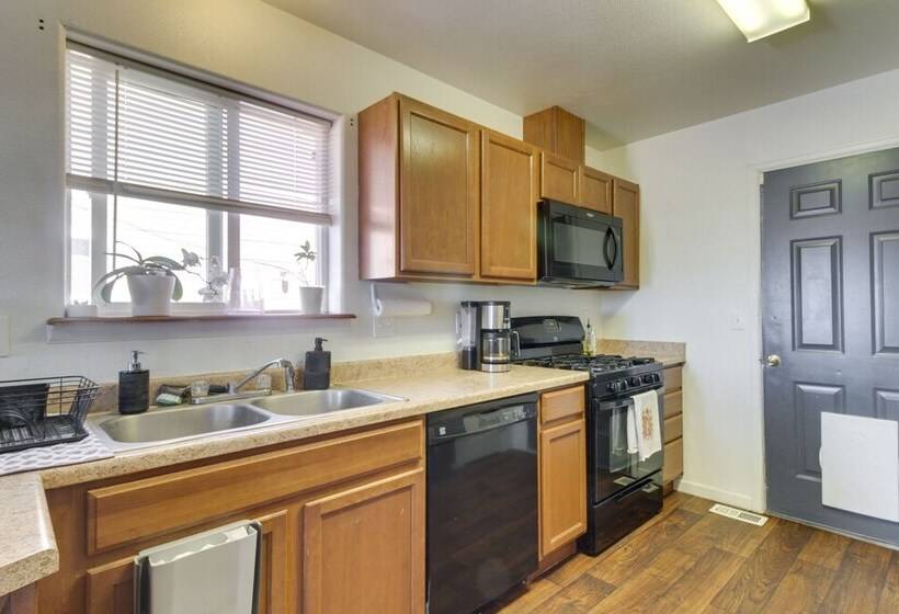 Cozy Colorado Retreat W/ Patio, Grill & Fire Pit!