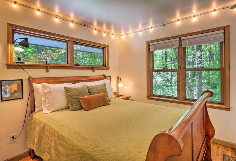 Boone Cottage W/ Fire Pit & On Site Creek!