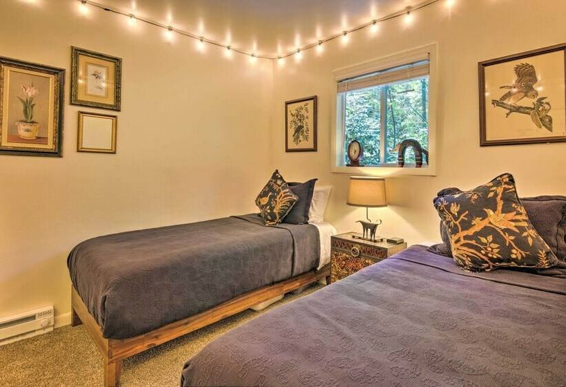 Boone Cottage W/ Fire Pit & On Site Creek!