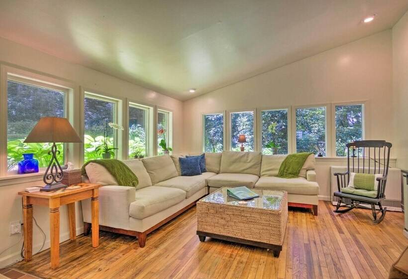 Boone Cottage W/ Fire Pit & On Site Creek!