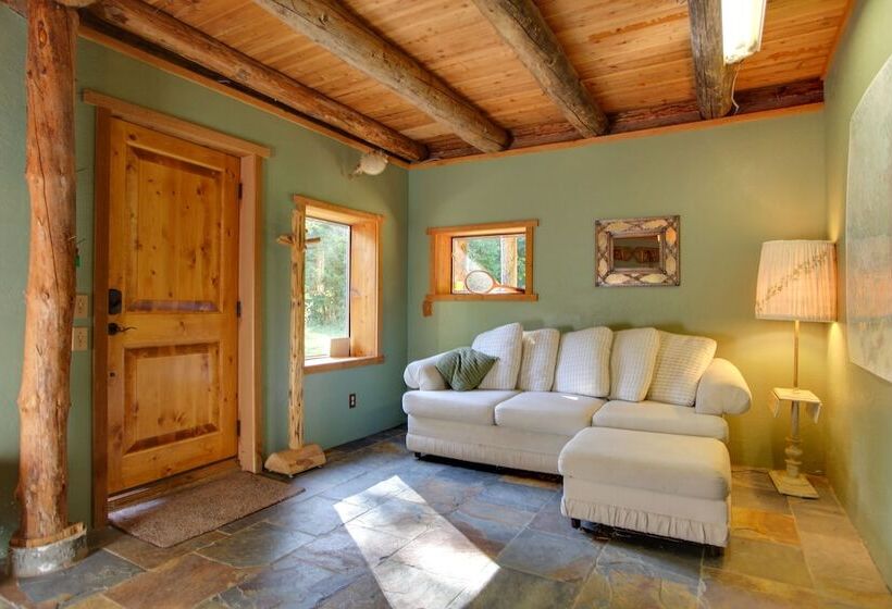 Cozy Easton Cabin W/ Wenatchee Nat L Forest Views!