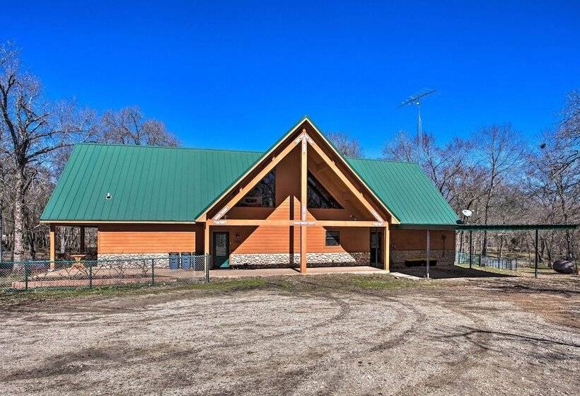 Groesbeck  Lodge On The River : Hot Tub & Fire Pit