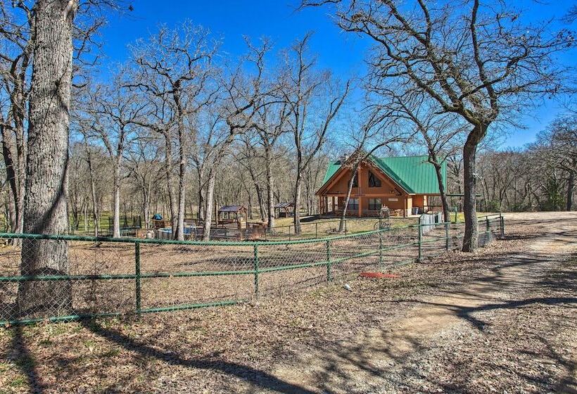 Groesbeck  Lodge On The River : Hot Tub & Fire Pit