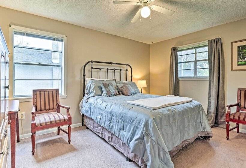 Cozy Home W/ Grill: Walkable Oxford Location