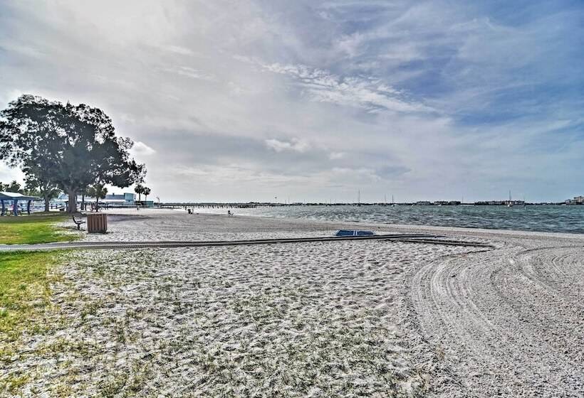 Cozy Jungle Escape < 1 Mi To Gulfport Beach!