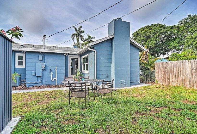 Cozy Jungle Escape < 1 Mi To Gulfport Beach!