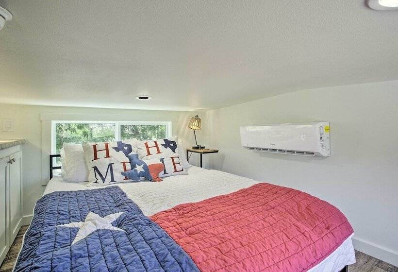 4 Mi To Dtwn: Mckinney Tiny Home W/ Fire Pit