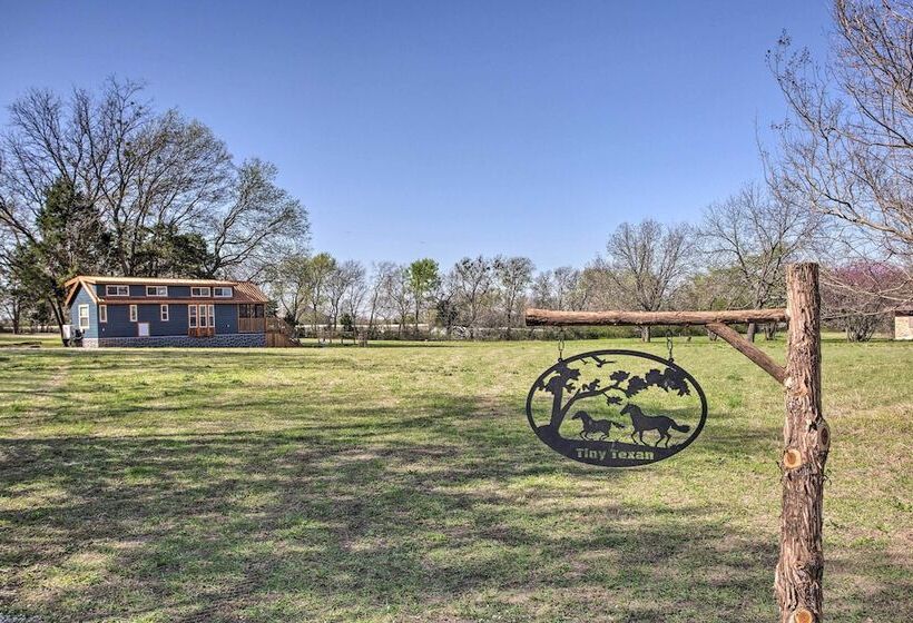 4 Mi To Dtwn: Mckinney Tiny Home W/ Fire Pit
