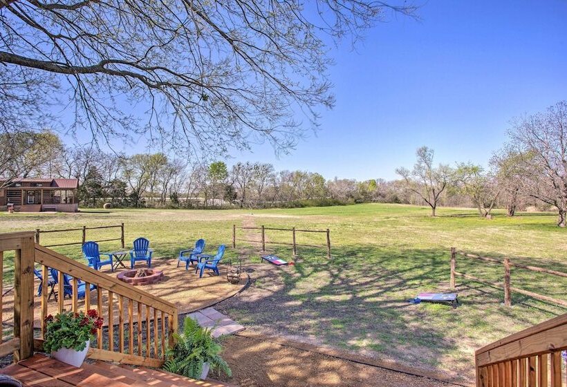 4 Mi To Dtwn: Mckinney Tiny Home W/ Fire Pit