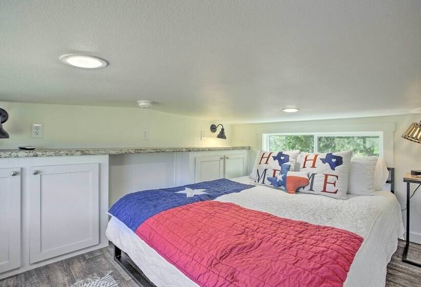 4 Mi To Dtwn: Mckinney Tiny Home W/ Fire Pit