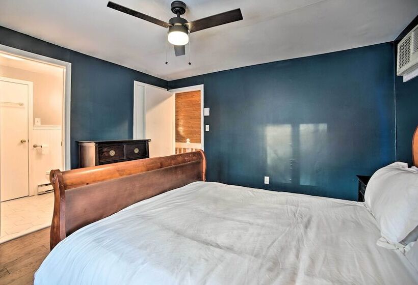 Cozy Retreat W/ Hot Tub, On Sleepy Hollow Lake!