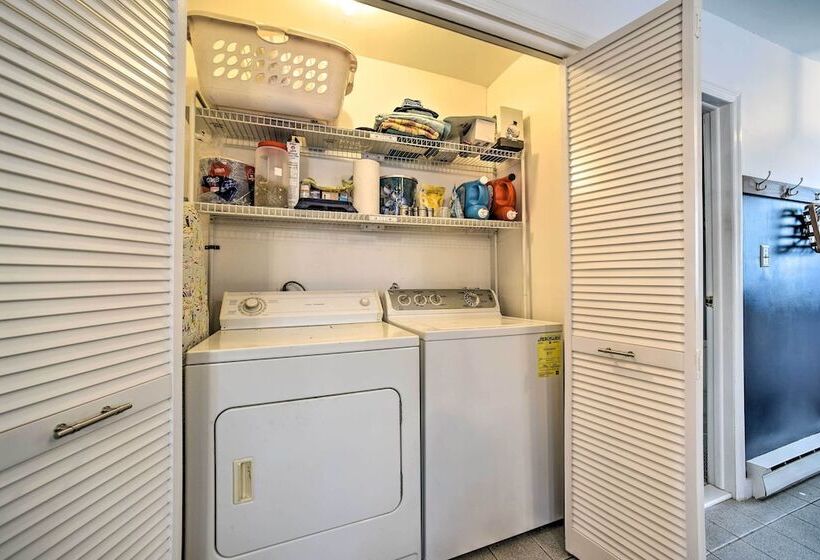 Cozy Retreat W/ Hot Tub, On Sleepy Hollow Lake!