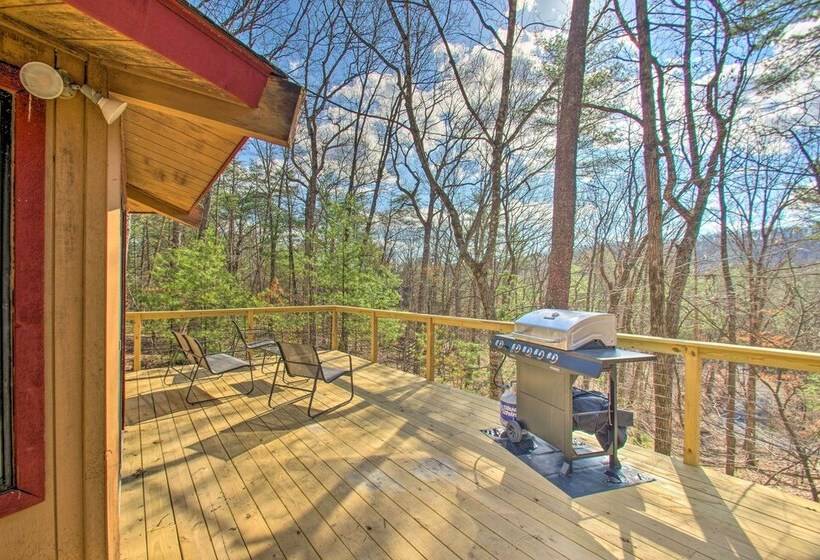 Cozy Shenandoah Valley Home With Wooded Views!