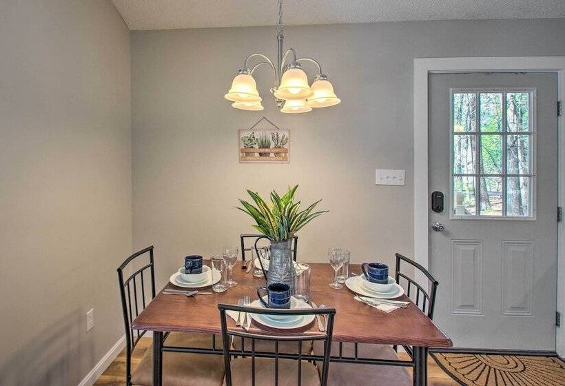 Cozy Shenandoah Valley Home With Wooded Views!