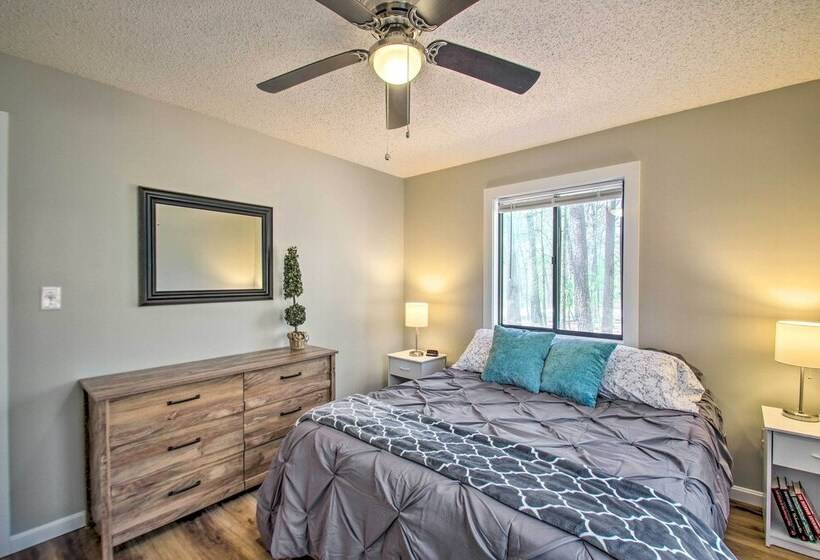 Cozy Shenandoah Valley Home With Wooded Views!