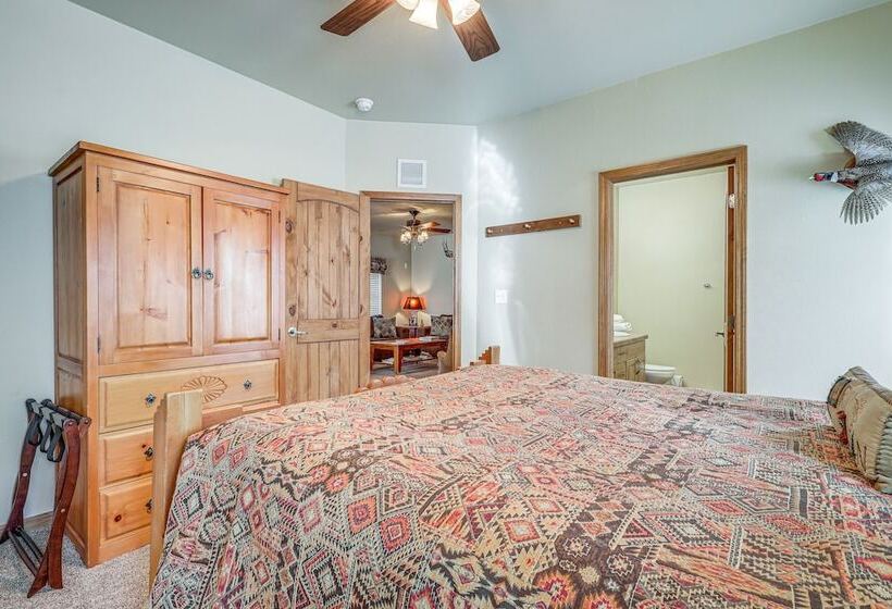 Cozy Ski Cabin W/ Deck Near Taos Ski Valley!