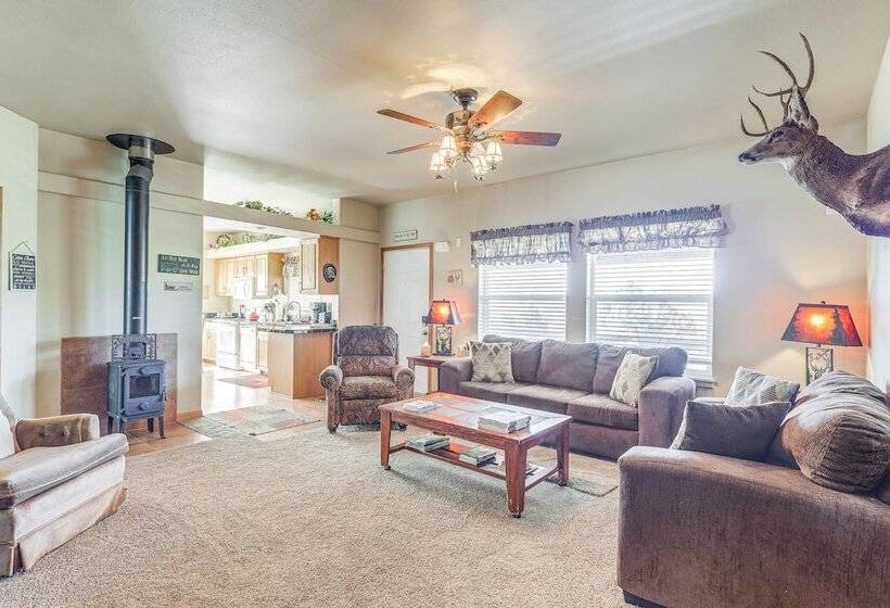 Cozy Ski Cabin W/ Deck Near Taos Ski Valley!