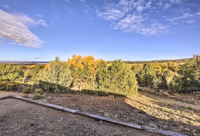 Cozy Ski Cabin W/ Deck Near Taos Ski Valley!