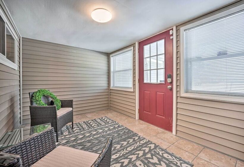 Cozy South Bend Retreat < 2 Mi To Notre Dame!