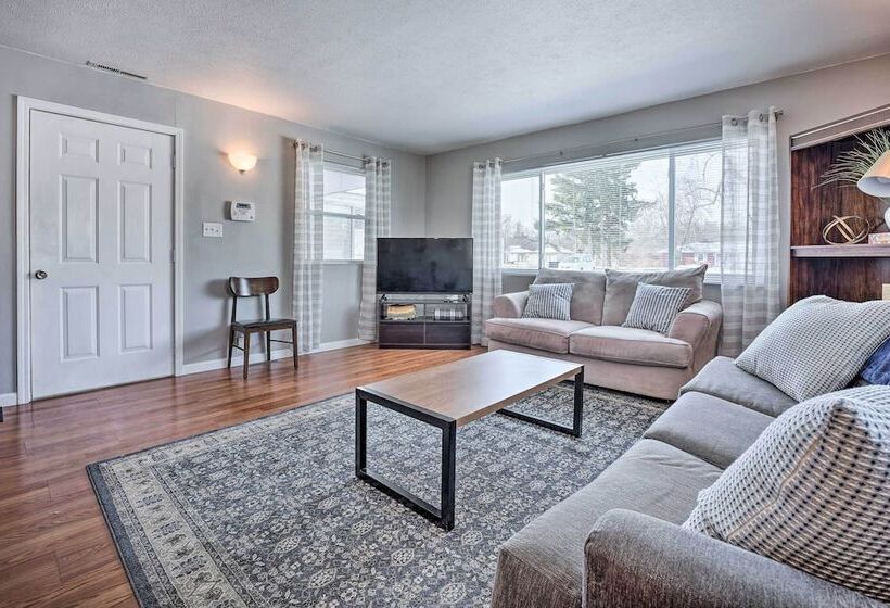 Cozy South Bend Retreat < 2 Mi To Notre Dame!